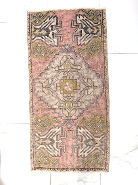 Turkish rug with grey accent and a subtle pop of chartreuse green